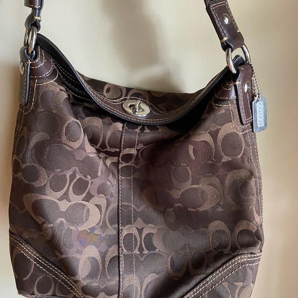 Gorgeous authentic Signature Coach Shoulder Bag - Picture 11 of 11